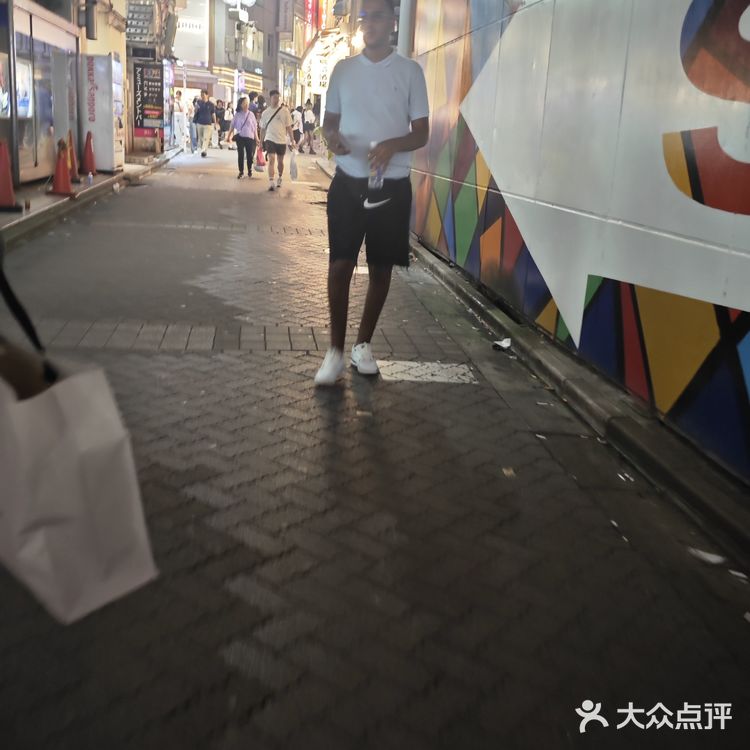  在东京难得能听到 肆意喧闹大声的地方!