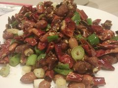 除了辣椒，全是花生和鸡骨头。-川人百味(亿合城店)