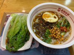 -呷佬·长沙手工米粉(金沙江路店)