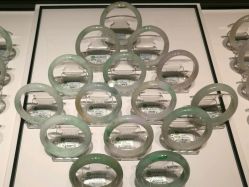 -北京七彩云南翡翠珠宝旗舰店(月坛店)