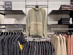 -百年港湾奥特莱斯(香炉礁店)