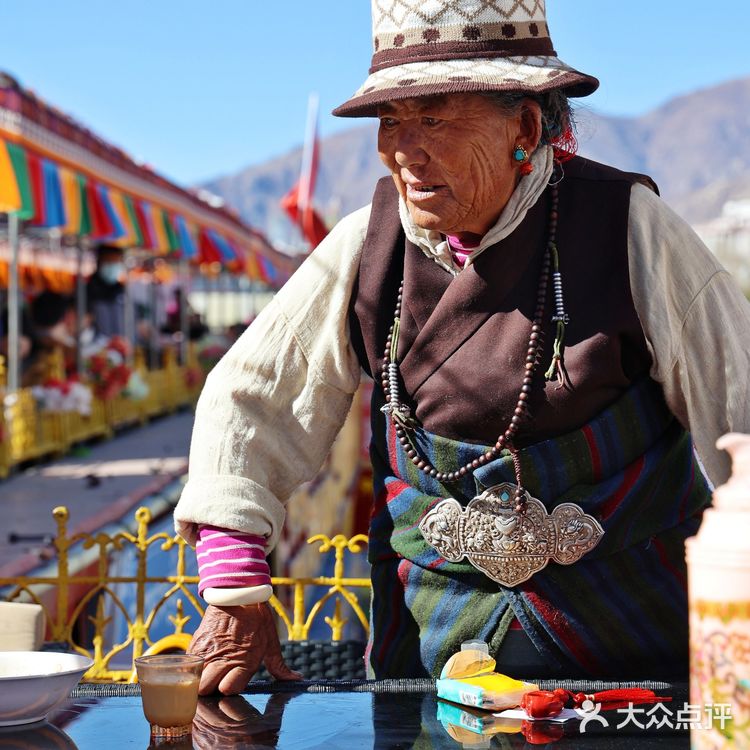 八廓街最佳观赏布达拉宫的藏餐厅，位置好还价格合适
