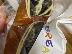 黑芝麻碱水棍-慢熟面包店bud bread(孩儿巷店)