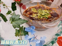 杨梅酒浸江白虾-宁波状元楼酒店(和义路店)