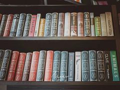 -钟书阁(松江泰晤士小镇店)