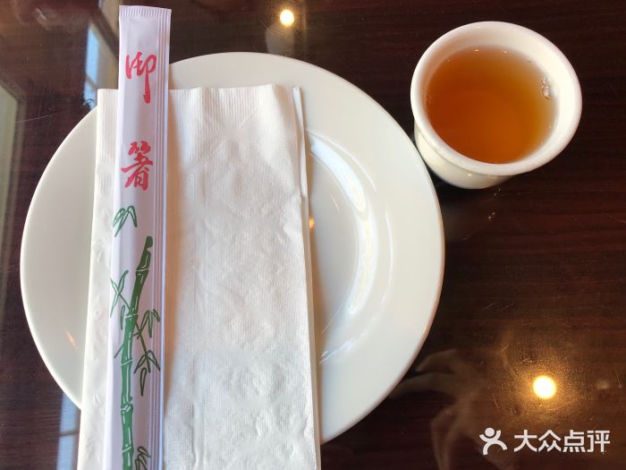 红馆餐具摆设图片