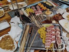 -哈尔滨小酒馆·鲜肉现穿自助烧烤(康新花园店)