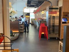 大堂-左庭右院鲜牛肉火锅(浦江欢乐颂店)