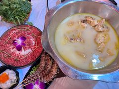 -鲜入围煮花胶鸡海鲜火锅