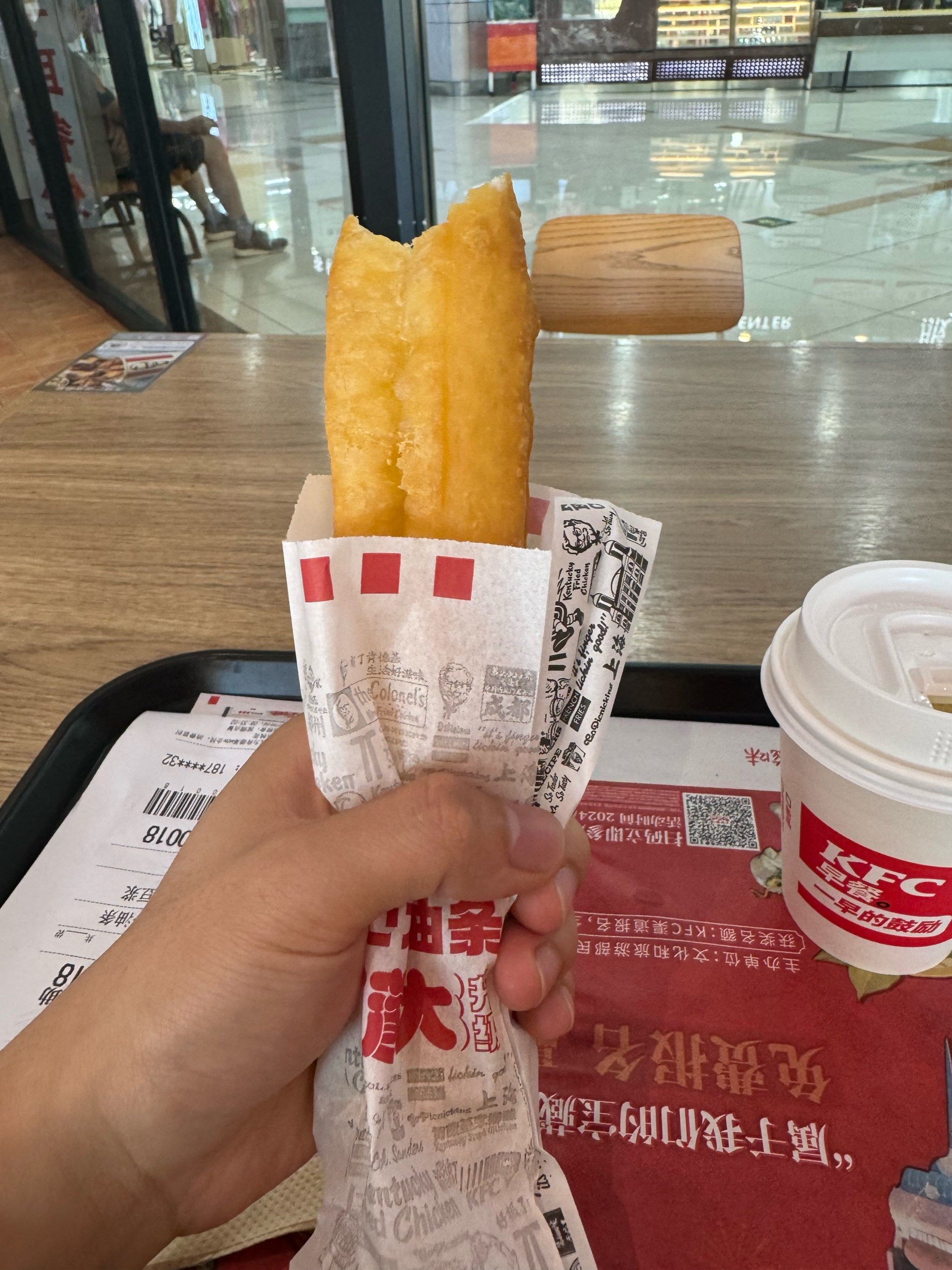 天天领红包kfc肯德基得大油条属实爱上了,油条加豆浆一共六块钱,谁不
