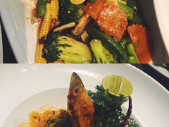 -Chom Cafe and Restaurant