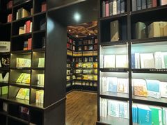 -钟书阁(松江泰晤士小镇店)