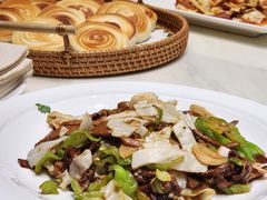 怡得泡菜炒牛肝菌-怡得饭庄·30年老店·宋大妈昆明菜