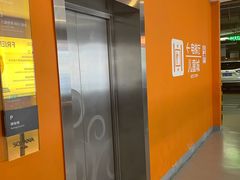 -蓝色港湾停车场