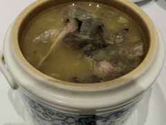 元气黑枣山药煲乌鸡汤-汤城小厨•粤菜•靓汤(金宝街店)