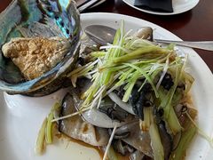 白灼黑金鲍-渔洲情海鲜酒家