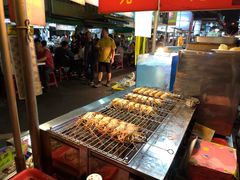 -六合夜市