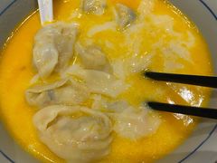 金汤黄鱼馄饨-蟹黄鱼·深夜面馆(巨鹿路店)
