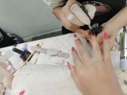 -吉吉靓甲美睫
