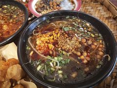-爆炸头阿姨小四川正宗川味小吃(无任何分店)