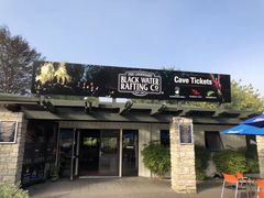 -怀托摩萤火虫洞