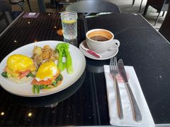 三文鱼班尼迪克-BOURBON 玻本美式餐厅酒吧(虹桥新天地店)