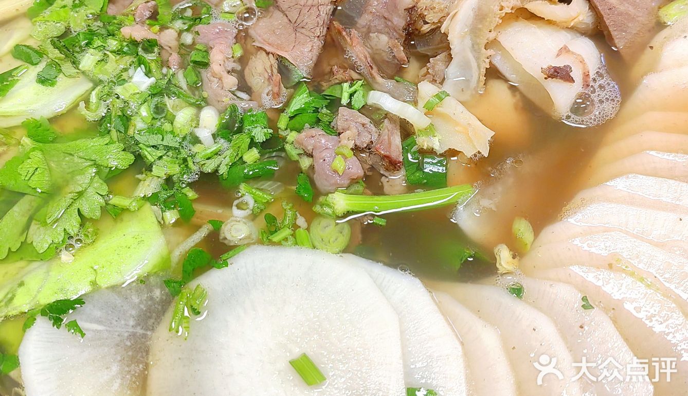 在翘脚牛肉汤锅店里吃到好吃的甜皮鸭