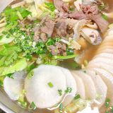 在翘脚牛肉汤锅店里吃到好吃的甜皮鸭