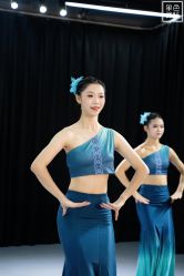-单色舞蹈