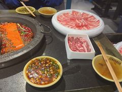 -宽板凳老灶火锅(台湾街店)