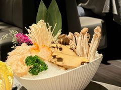 -左庭右院鲜牛肉火锅黑金店(陆家嘴中心店)