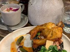 炸软壳蟹配墨鱼汉堡-FLOVIE FLORIST CAFE