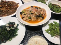 -鱼鲜饭香·招牌汽锅剁椒鱼头王