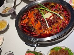 -茅草房·河畔园林火锅