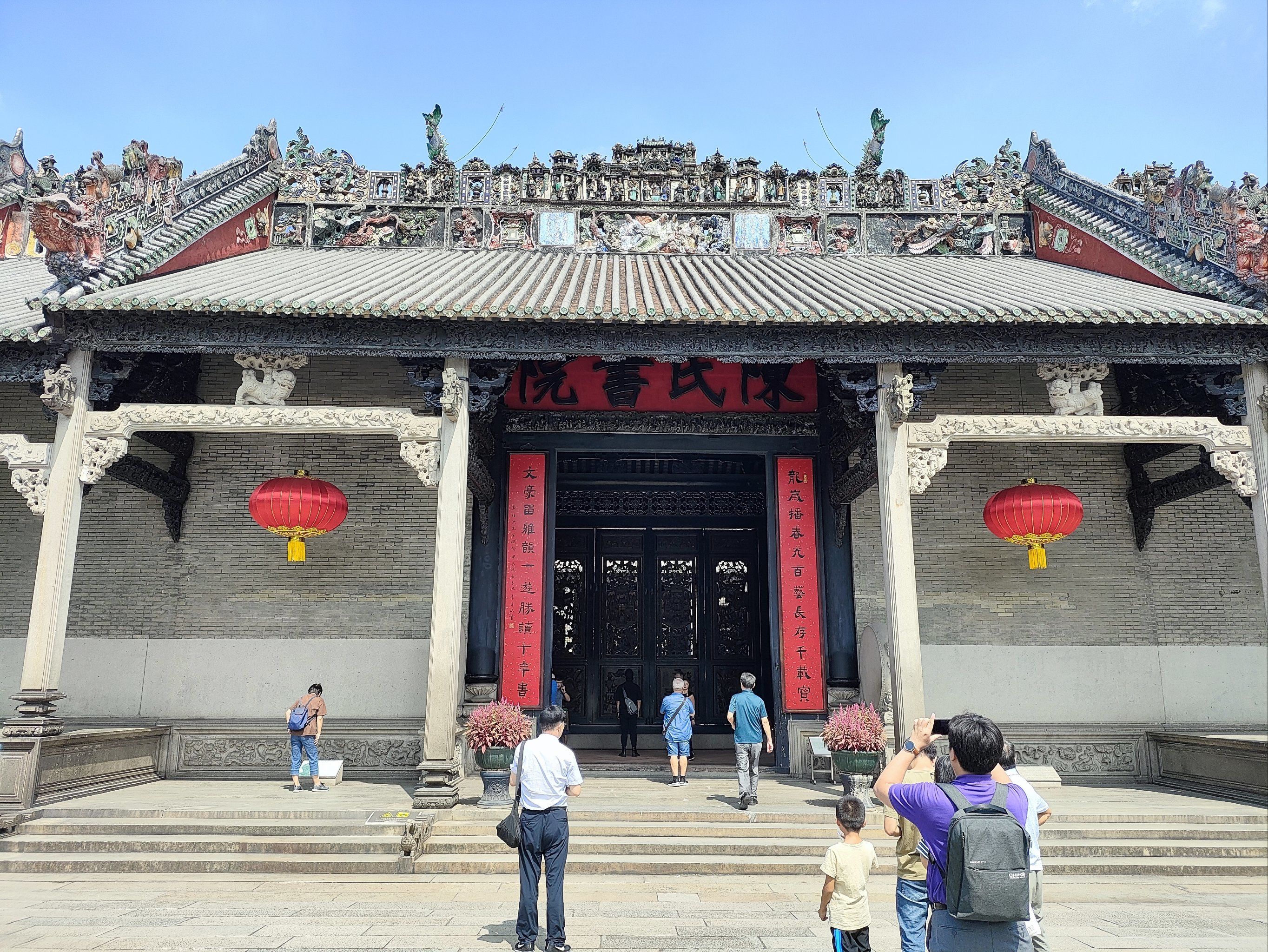 广州陈家祠堂,堪称岭南建筑艺术的瑰宝 .其建于光绪年间