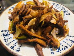 剔骨肉-一元馅饼店