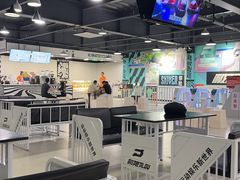 -极限PLAY运动娱乐新世界·团建派对表演休闲馆·室内高空游乐园