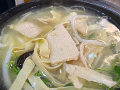 -丽虹云南过桥米线(兴工街店)