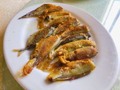 香煎杂鱼-鹏城人家海鲜酒家·23年老字号(较场尾店)