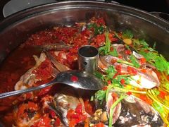 汗蒸剁椒水库鱼头-洞庭土菜小炒馆(易发广场店)