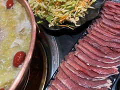 -果松木炭酸菜铜火锅·外婆参鸡汤