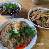 每一口都仿佛在诉说着曹氏的独特故事。无论是单独品尝