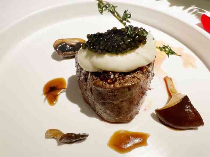 王品牛排(昆山店)-"满有情调的餐厅,就是座位感觉有点挤,生日.