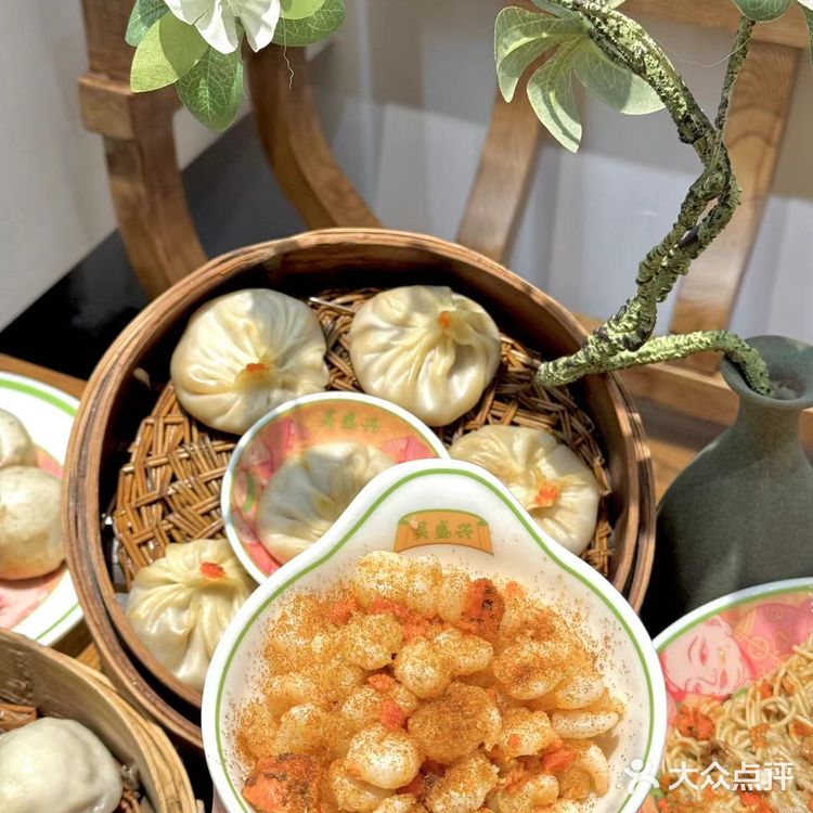 一碗馄饨一客汤包、鲜🉐了！