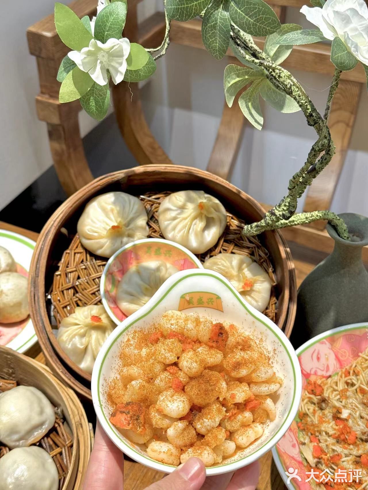 一碗馄饨一客汤包、鲜🉐了！