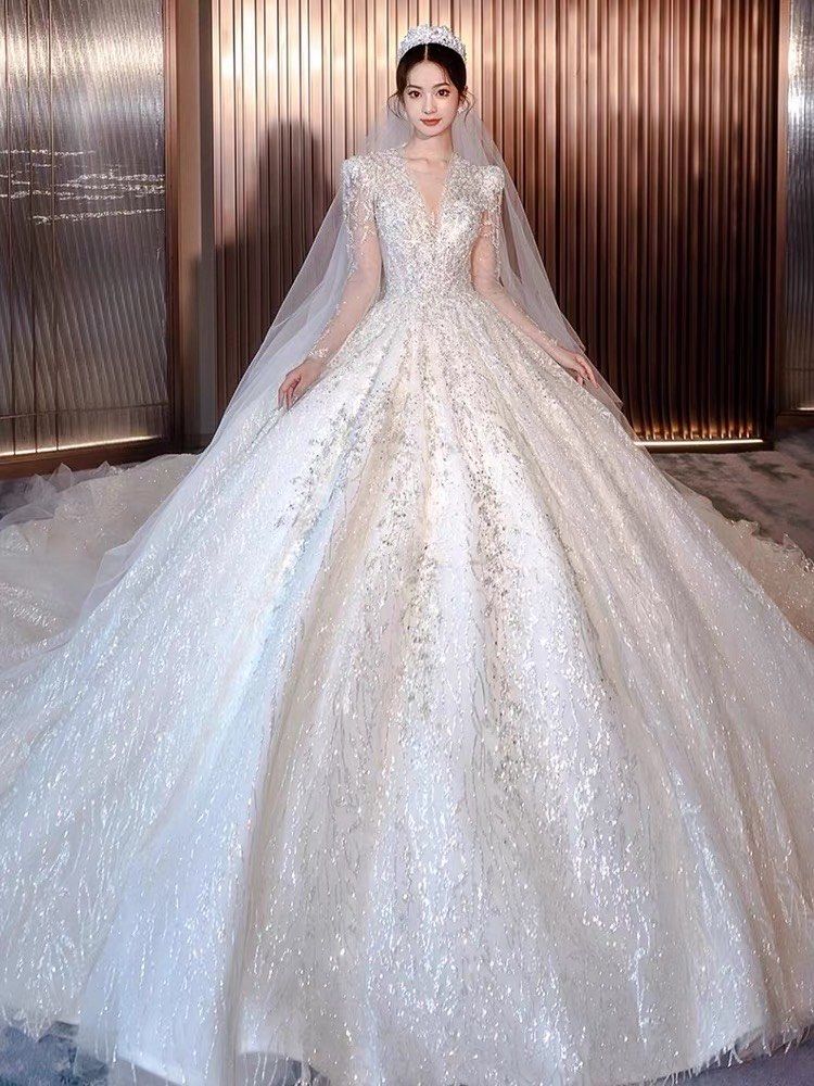 婚礼仪式主纱就要选闪闪发光的婚纱 成为最美的新娘