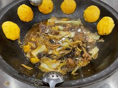 -粘豆包柴火铁锅炖