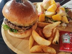牛泰极-龙治汉堡(中华城店)