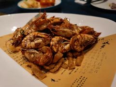 油爆元宝虾-松府名人汇大酒店-中餐厅(松江店)