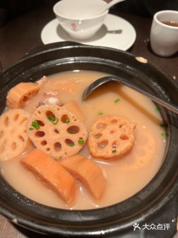 我点了六个菜试口味，虽然知道肯定吃不完